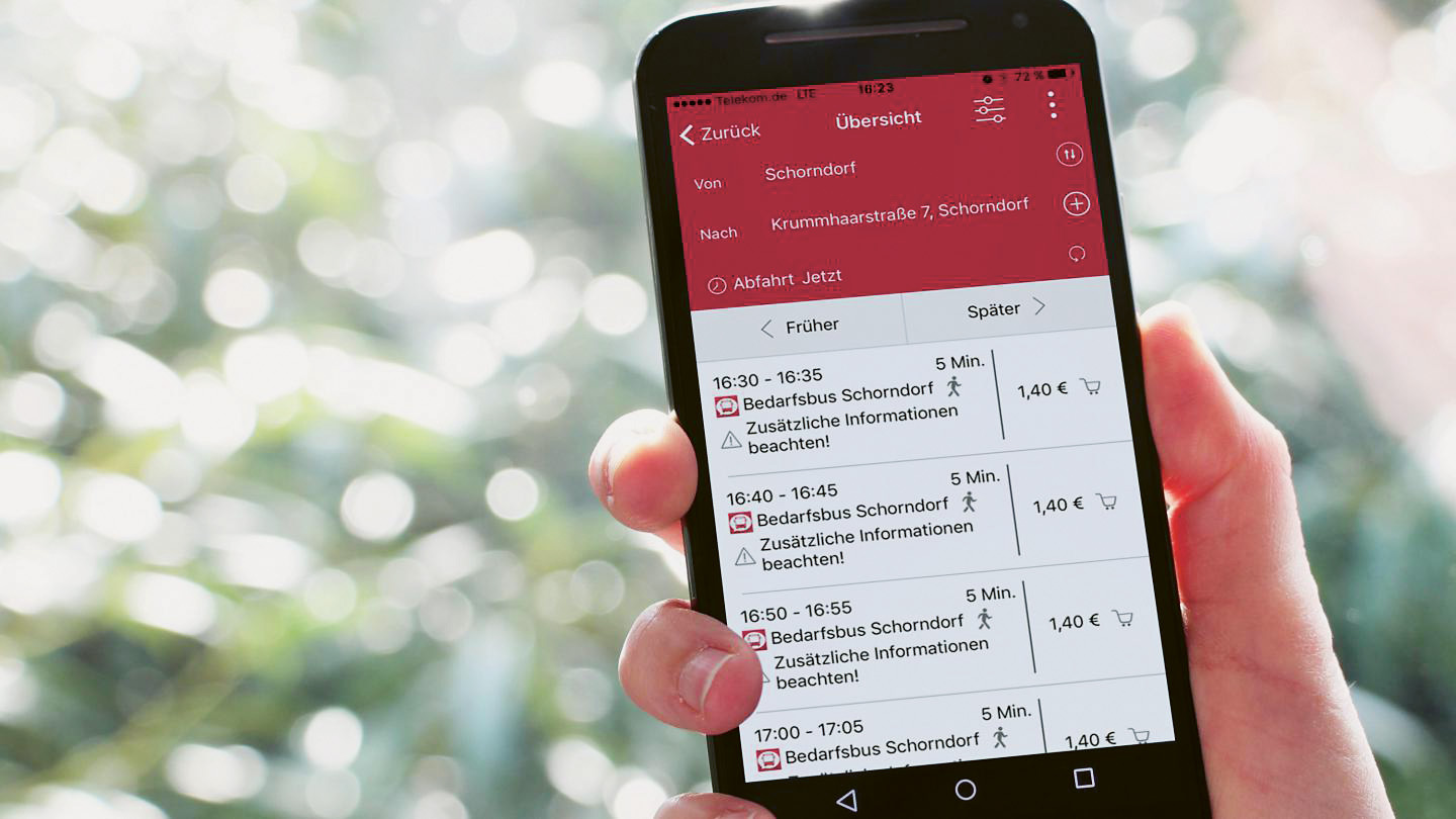 Smartphonebildschirm mit Fahrplan