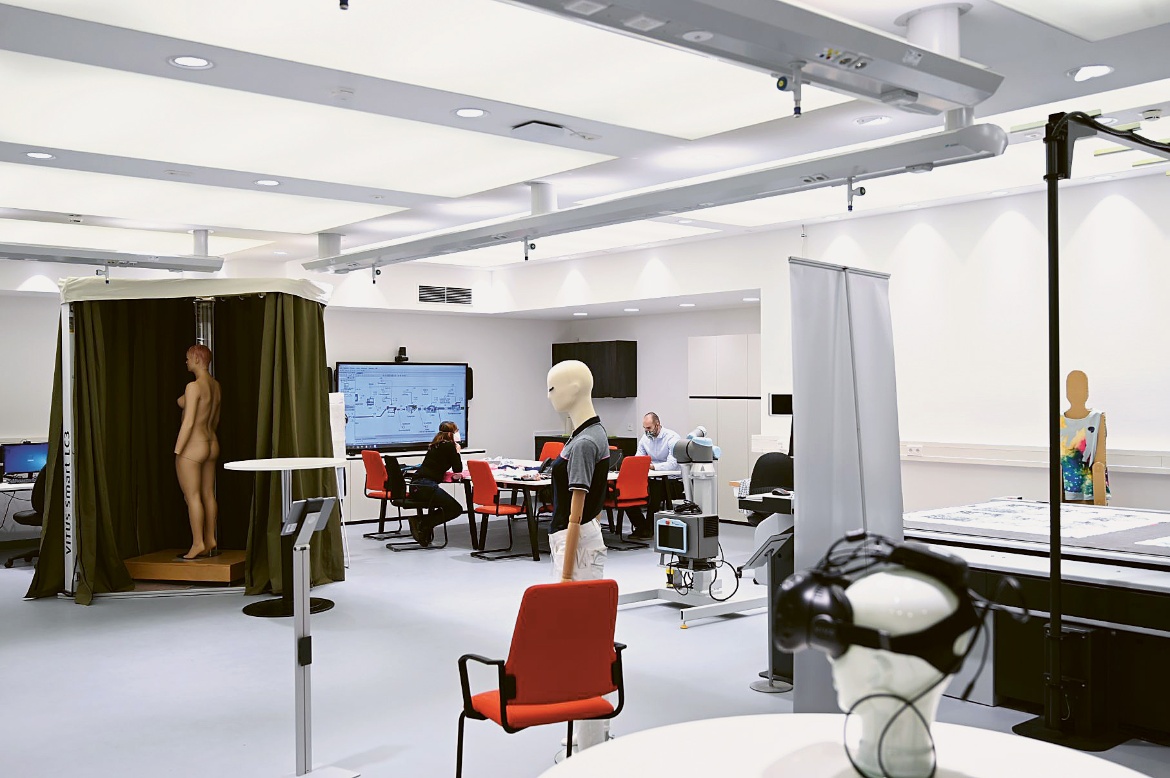 Laboratory with mannequins