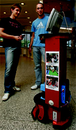 Studenten und Roboter RoBIAS