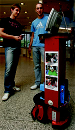 Studenten und Roboter RoBIAS