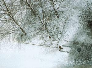 trittspuren in Schneefeldern