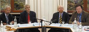 Uni Rektor Wolfram Ressel, SimTech-Sprecher Wolfgang Ehlers sowie Thomas Ertl und Engelbert Westkämper 