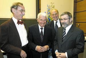 Jubilar mit Dietrich Haarer, Otto Krätz und dem Dekan der Fakultät Chemie, Helmut Bertagnolli.