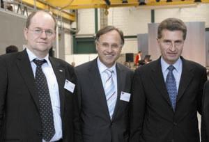 Ministerpräsident Günther Oettinger, Uni-Rektor Dieter Fritsch und FKFS-Vorstandsvorsitzender Michael Bargende