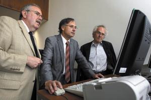 UB-Chef Werner Stephan, Rektor Dieter Fritsch und Manfred Pagel vom Universitätsbauamt