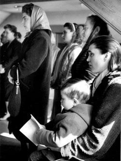 Neu angekommene italienische Migrantinnen im Centro Italiano am Stuttgarter Marienplatz um 1960