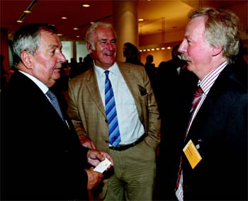 Klaus Töpfer, hier im Gespräch mit Prof. Martin Kranert und seinem ehemaligen Staatssekretär Prof. Paul Laufs