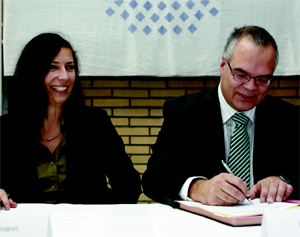 Uni-Kanzlerin Dr. Bettina Buhlmann und Rainer Martens