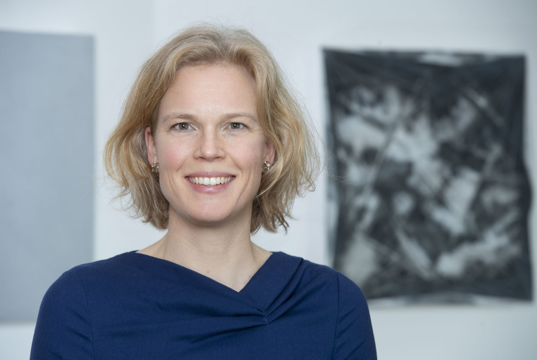 This picture shows Prof. Dr. Katharina Hölzle