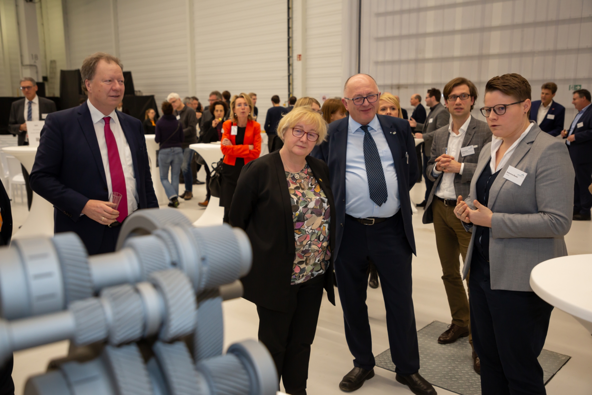 Wissenschaftsministerin Theresia Bauer und Rektor Prof. Wolfram Ressel bei der Eröffnung des Innovationscampus "Mobilität der Zukunft"