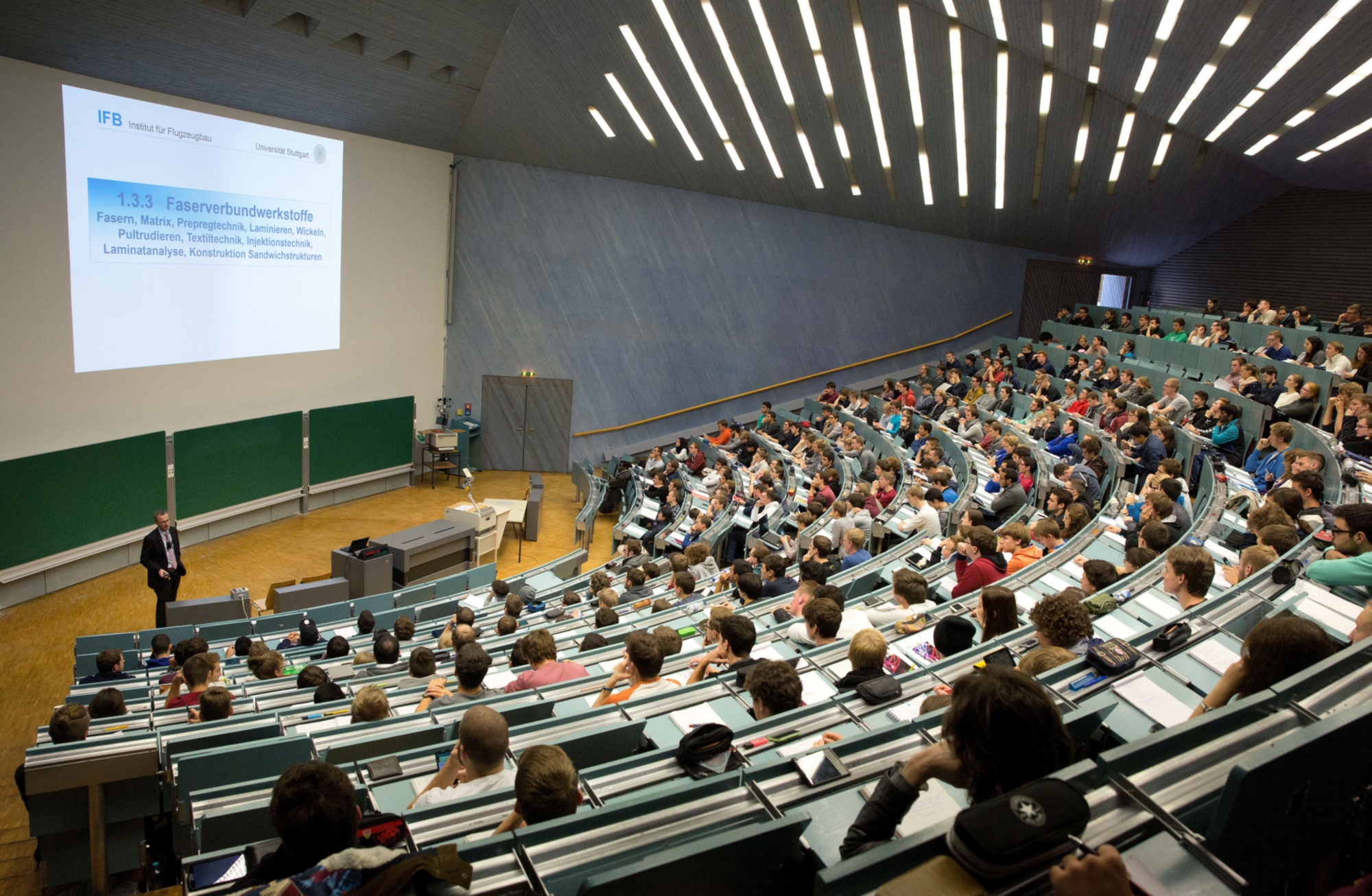 Students in a lecture of the University of Stuttgart.