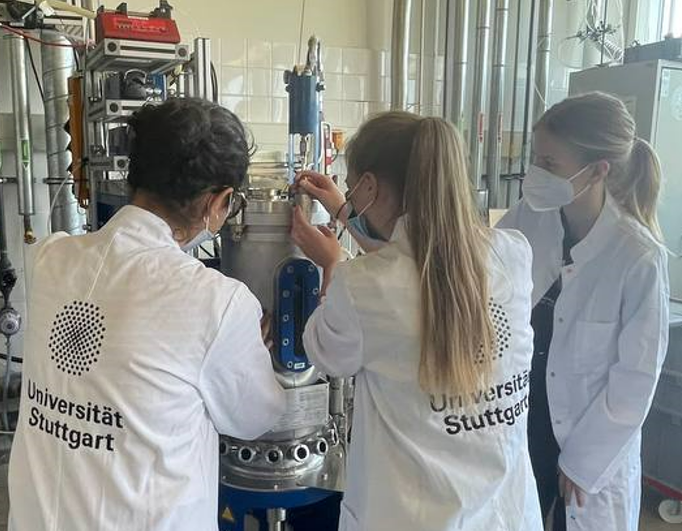 geht durch die Hände der Chemie- und Bioingenieure,
