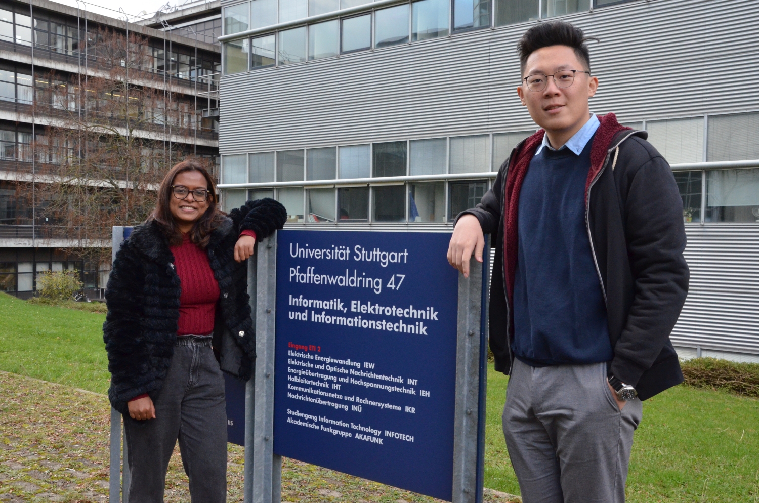 EENG students in front of faculty