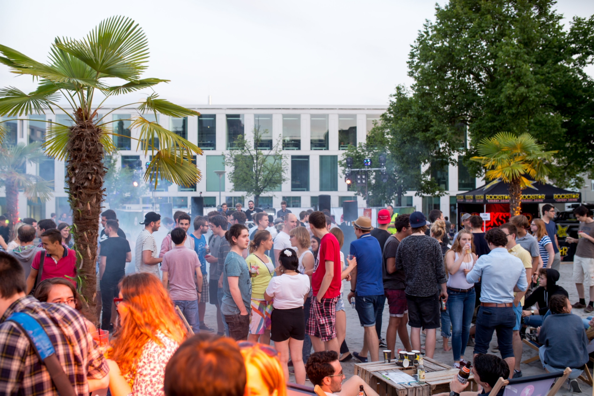 Campus Vaihingen - Feierabend im sandigen Campus-Beach