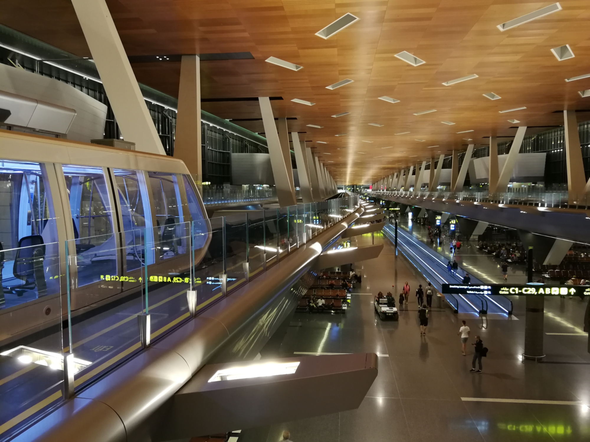 Fahrerloser Zug am Flughafen Doha