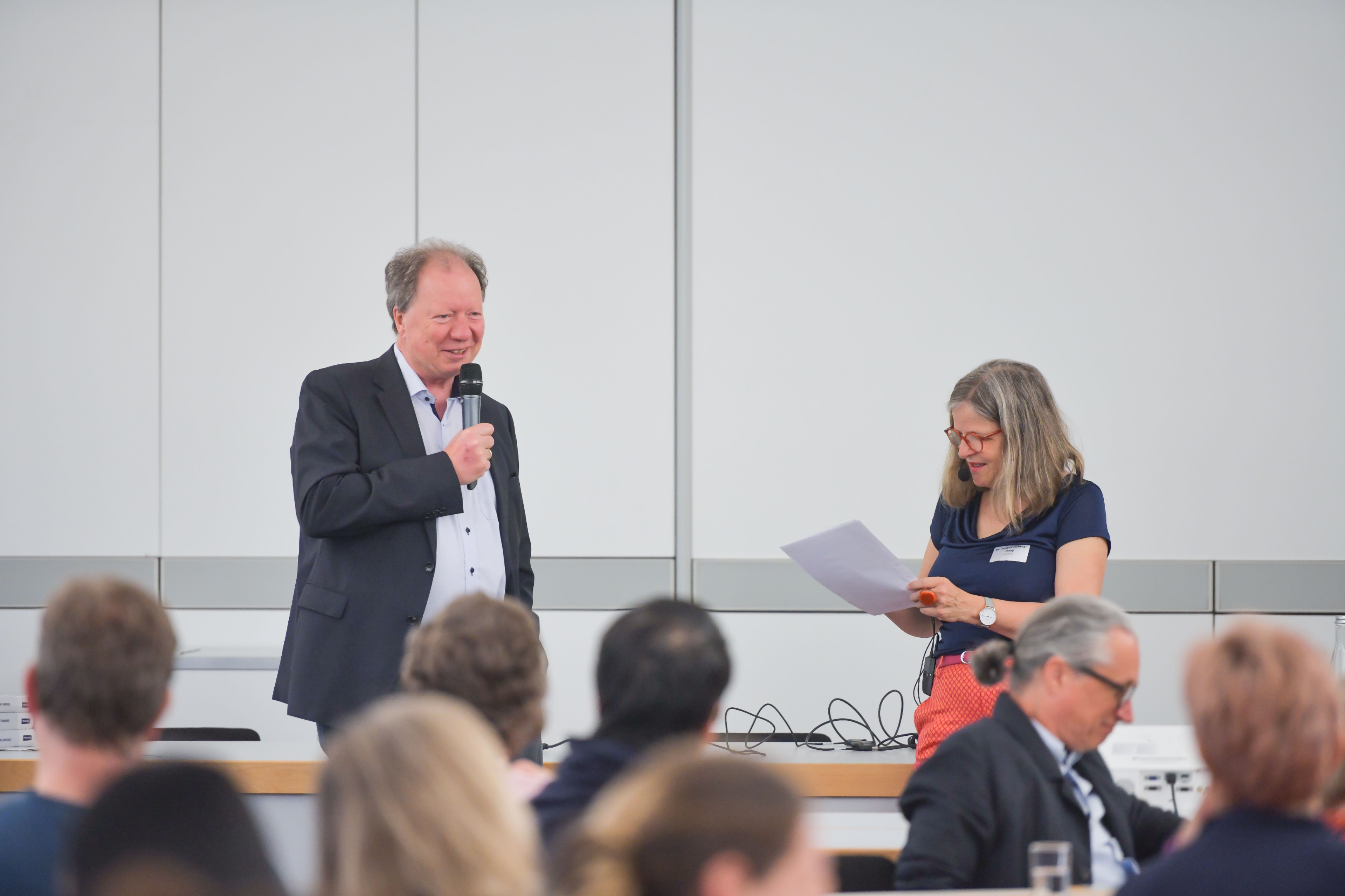 Interview Rektor Ressel mit Auditorin Dr. Isabell Lisberg-Haag