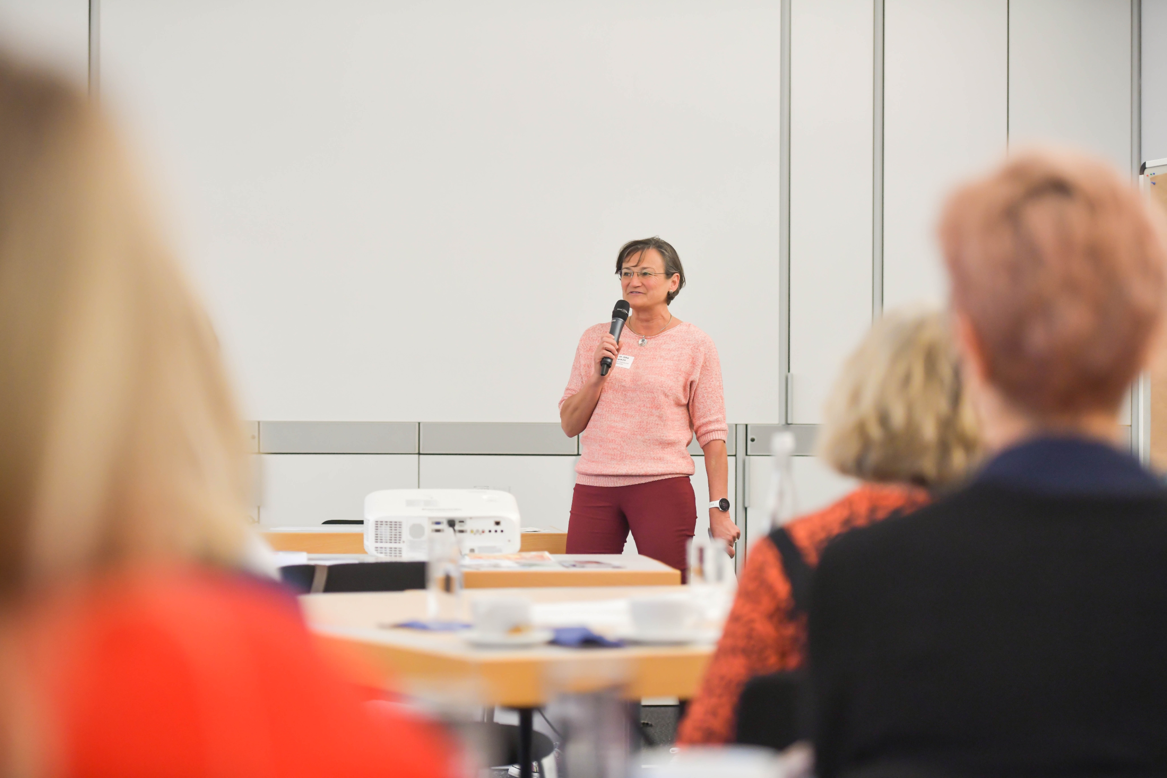 Prof. Dr. Silke Wieprecht bei der Vorstellung des aktuellen Stands zum Diversity-Auditierungsprozess
