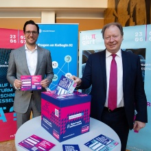 First Mayor Fabian Mayer and Wolfram Ressel, Rector of the University of Stuttgart, presented the question box.