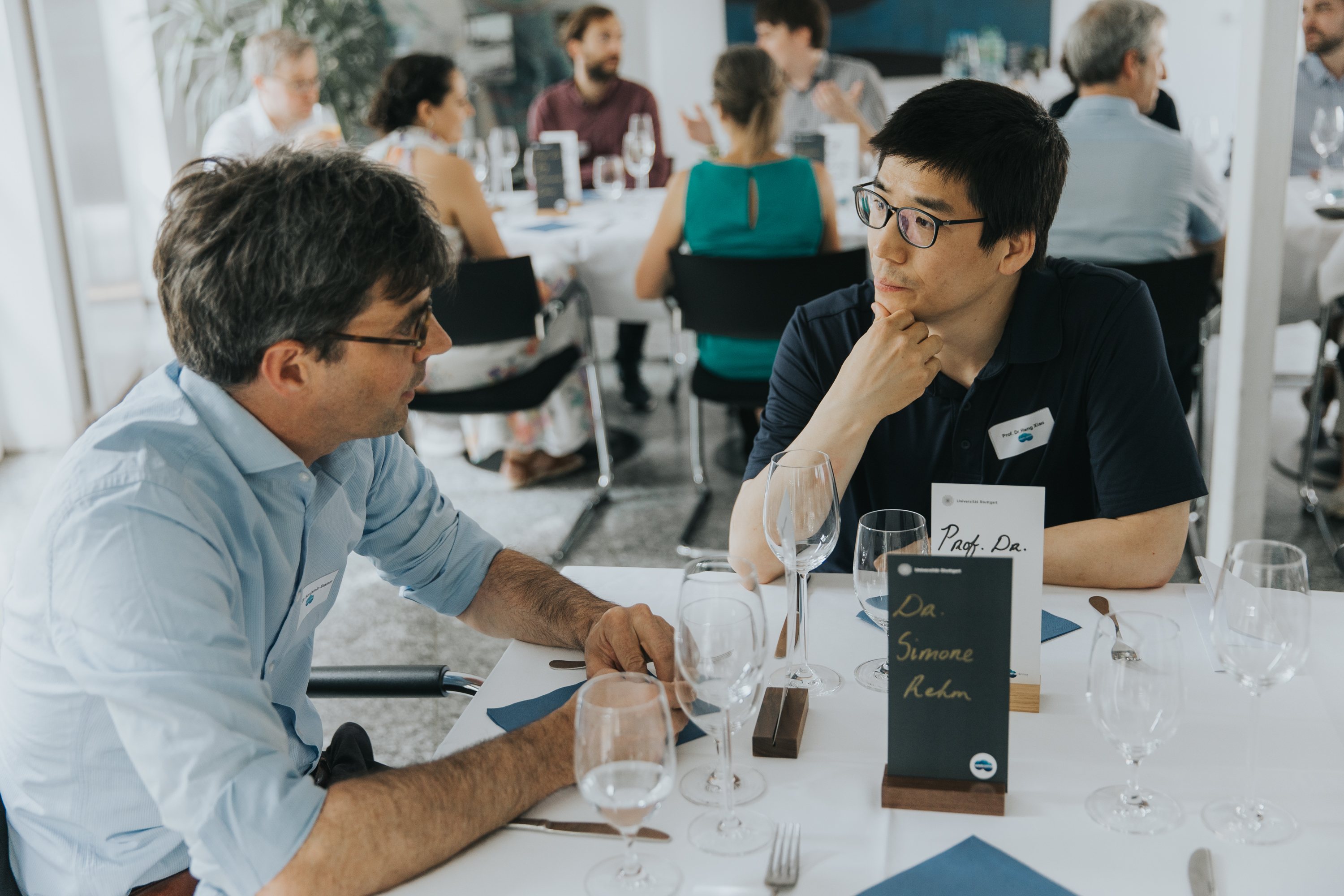 Zwei Professoren im Dialog
