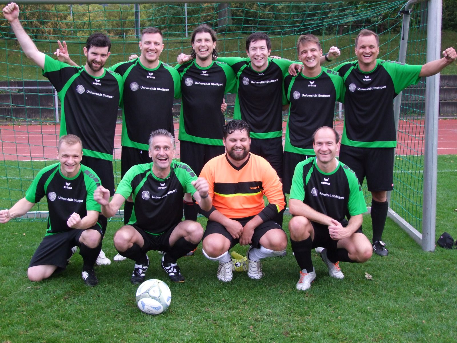 Betriebssportgruppe der Universität Stuttgart feiert Sieg beim 5. Benefiz-Fußballturnier der ZNS – Hannelore Kohl Stiftung