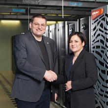 Prof. Dr. Michael M. Resch (HLRS) and Nurcan Rasig (Cray) at the handover of the Cray Urika-GX.