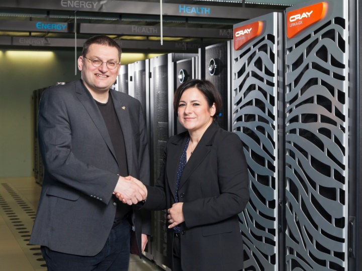 Prof. Dr. Michael M. Resch (HLRS) and Nurcan Rasig (Cray) at the handover of the Cray Urika-GX. 