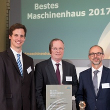 Prof. Hansgeorg Binz (2.v.l) bei der Preisverleihung des VDMA-Hochschulpreis „Bestes Maschinenhaus 2017“ in Berlin.
