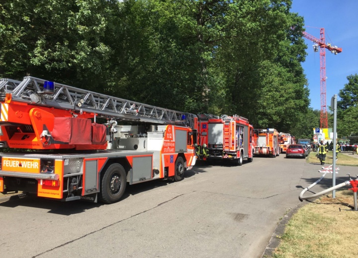 Feuerwehreinsatz am Pfaffenwaldring Universität Stuttgart.