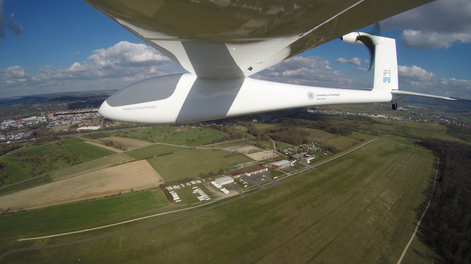 Unbemanntes Elektroflugzeug des Typs e-Genius.