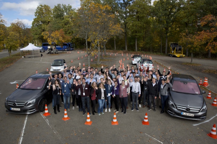Die Teilnehmer der DRIVE-E-Akademie 2017 beim Fahrevent.
