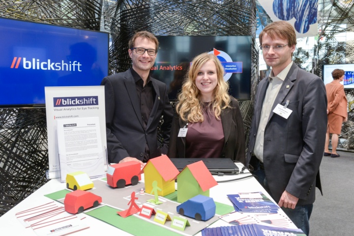 Dr. Michael Raschke und Dr. Michael Wörner, Gründer der Blickshift GmbH, mit Frau Ljubow Chaikevitch von der Technologie-Transfer-Initiative GmbH an der Universität Stuttgart