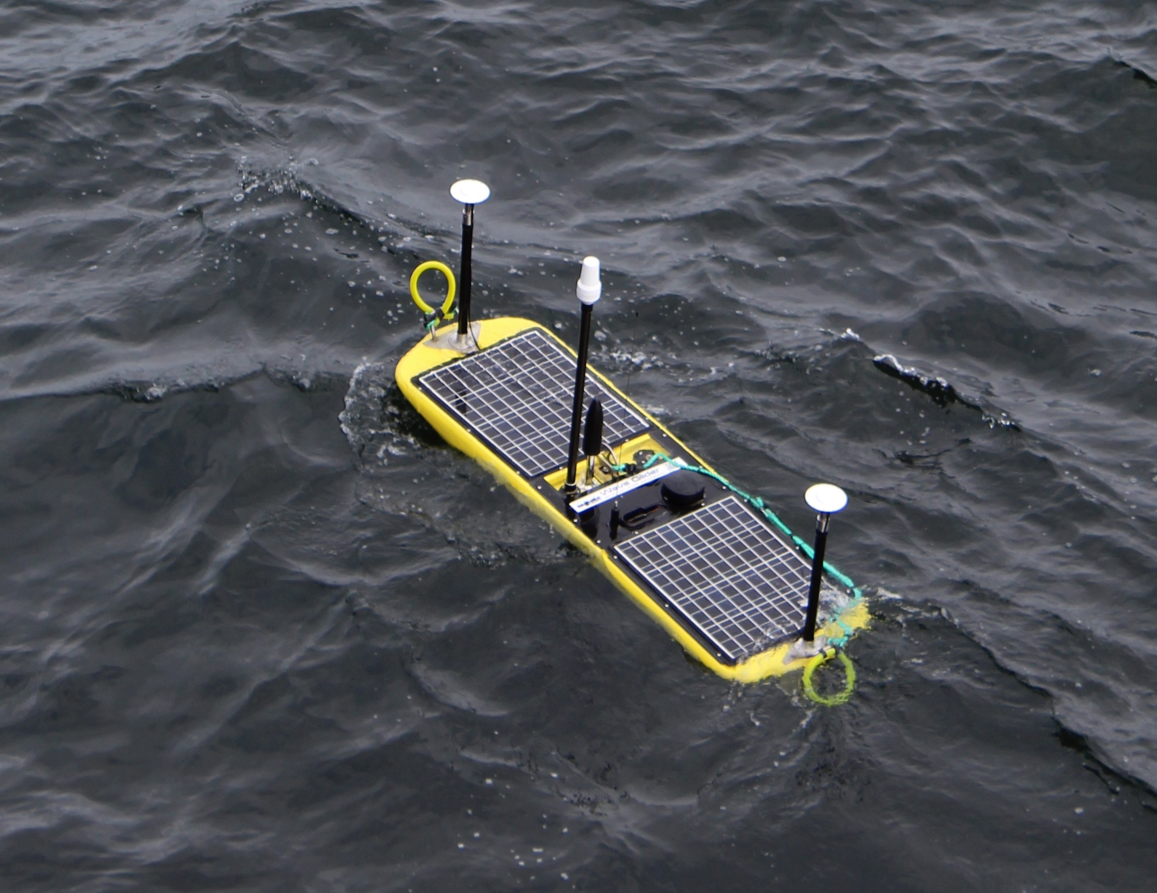 A wave glider with GNSS and acoustic measuring devices for measurements on the seafloor. 
