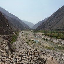 Rio Lurín / Peru in der Trockenzeit.