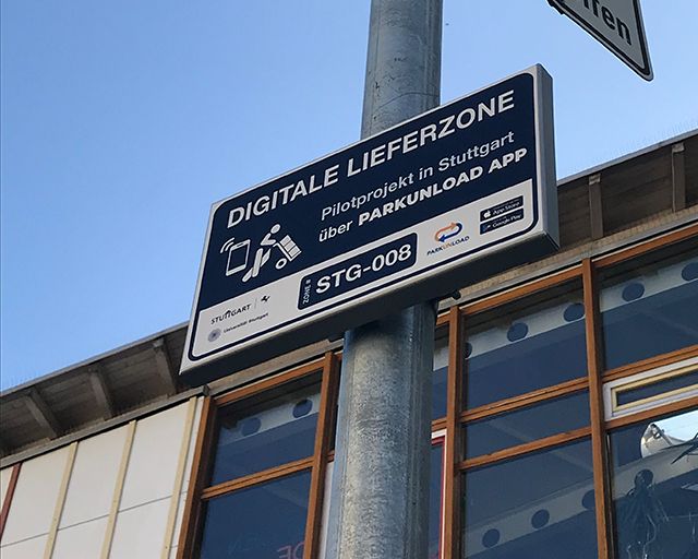 Straßenschild mit Schriftzug "Digitale Lieferzone"