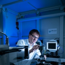Prof. Holger Steeb in the University of Stuttgart's "Porous Media Lab".
