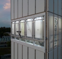 HydroSKIN-Prüfstand am adaptiven Hochhaus auf dem Campus Vaihingen der Universität Stuttgart mit ersten hydroaktiven Fassadenprototypen und umfangreicher Messtechnik.