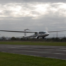 The electric aircraft „e-Genius“ takes off for one of two the record flights.
