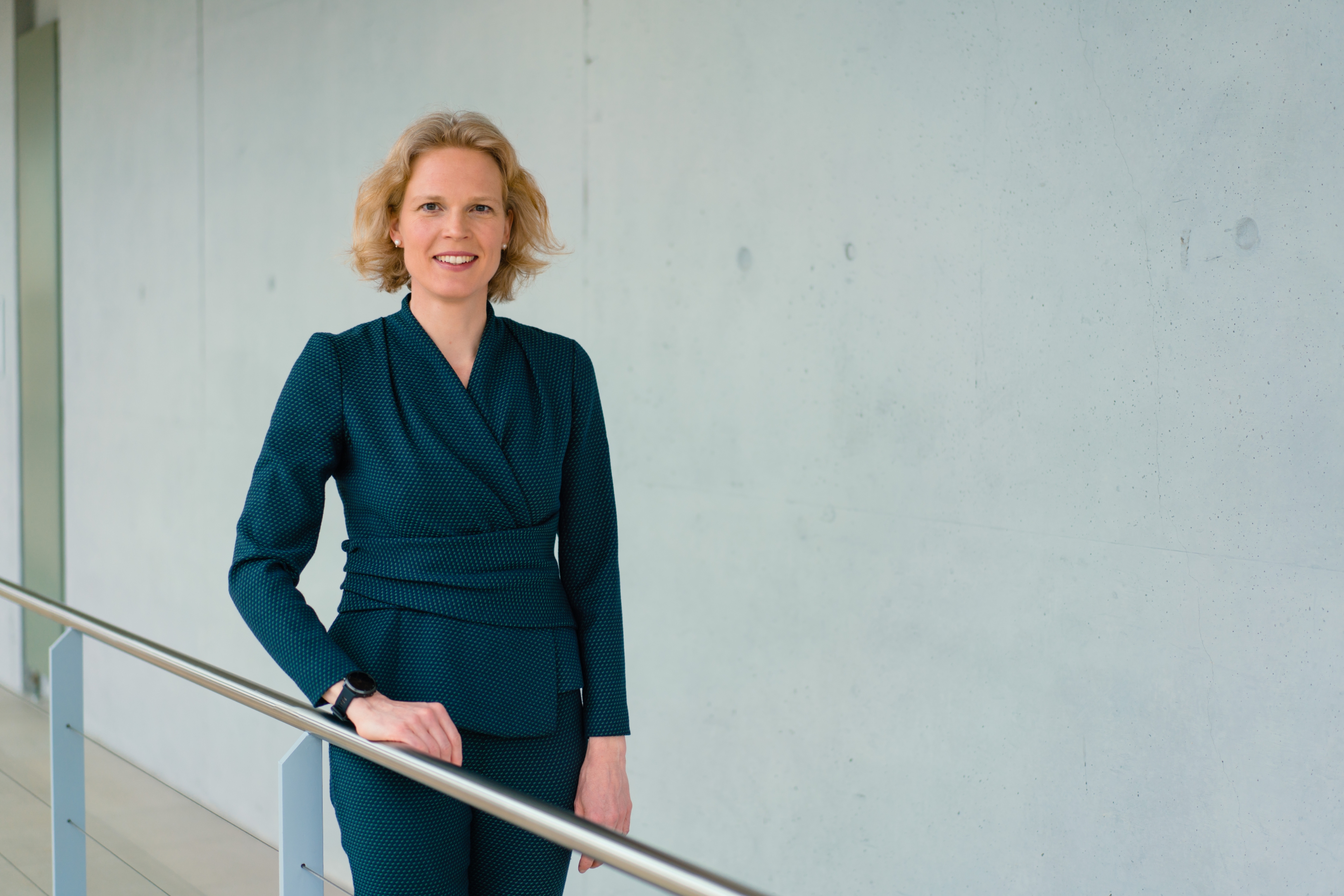 Prof. Katharina Hölzle