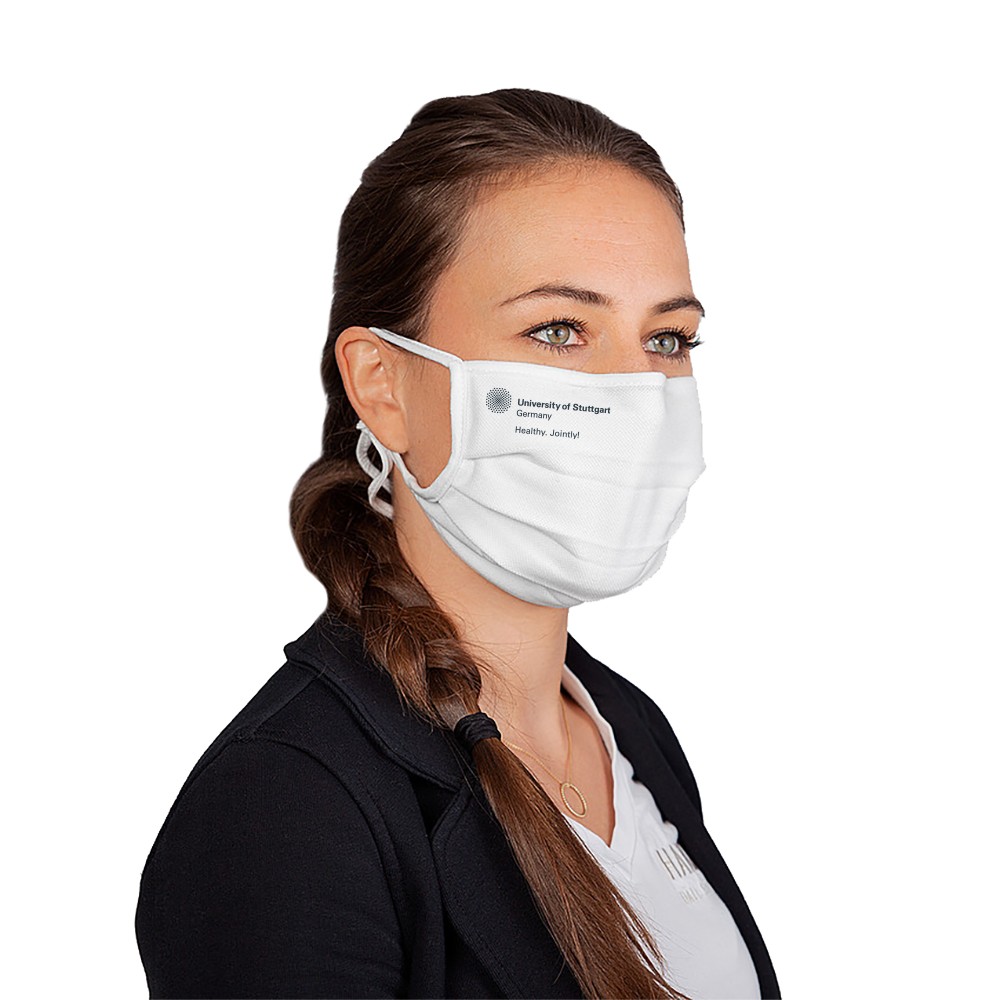 Frau mit weißer Mund-Nasen-Maske