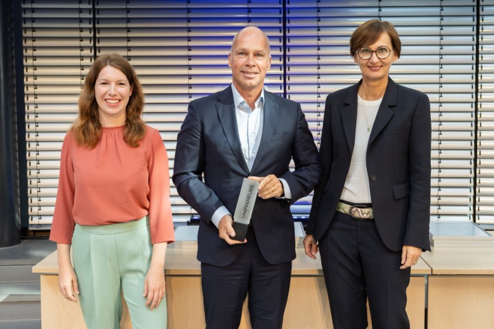 Bild von Prof. Thomas Bauernhansl, Bettina Stark-Watzinger und Dr. Anna Christmann