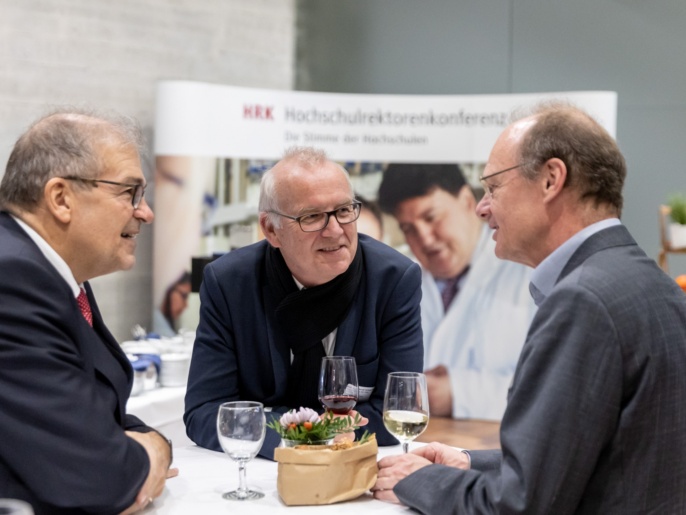 Impressionen des Empfangs der HRK-Mitgliederversammlung an der Universität Stuttgart.