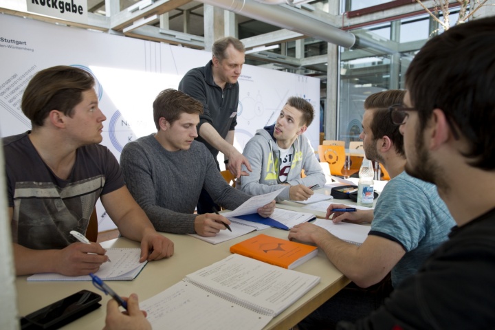 Mint-Kolleg: Beim offenen Lernraum sind Dozenten vor Ort und Studierende können Fachfragen stellen.