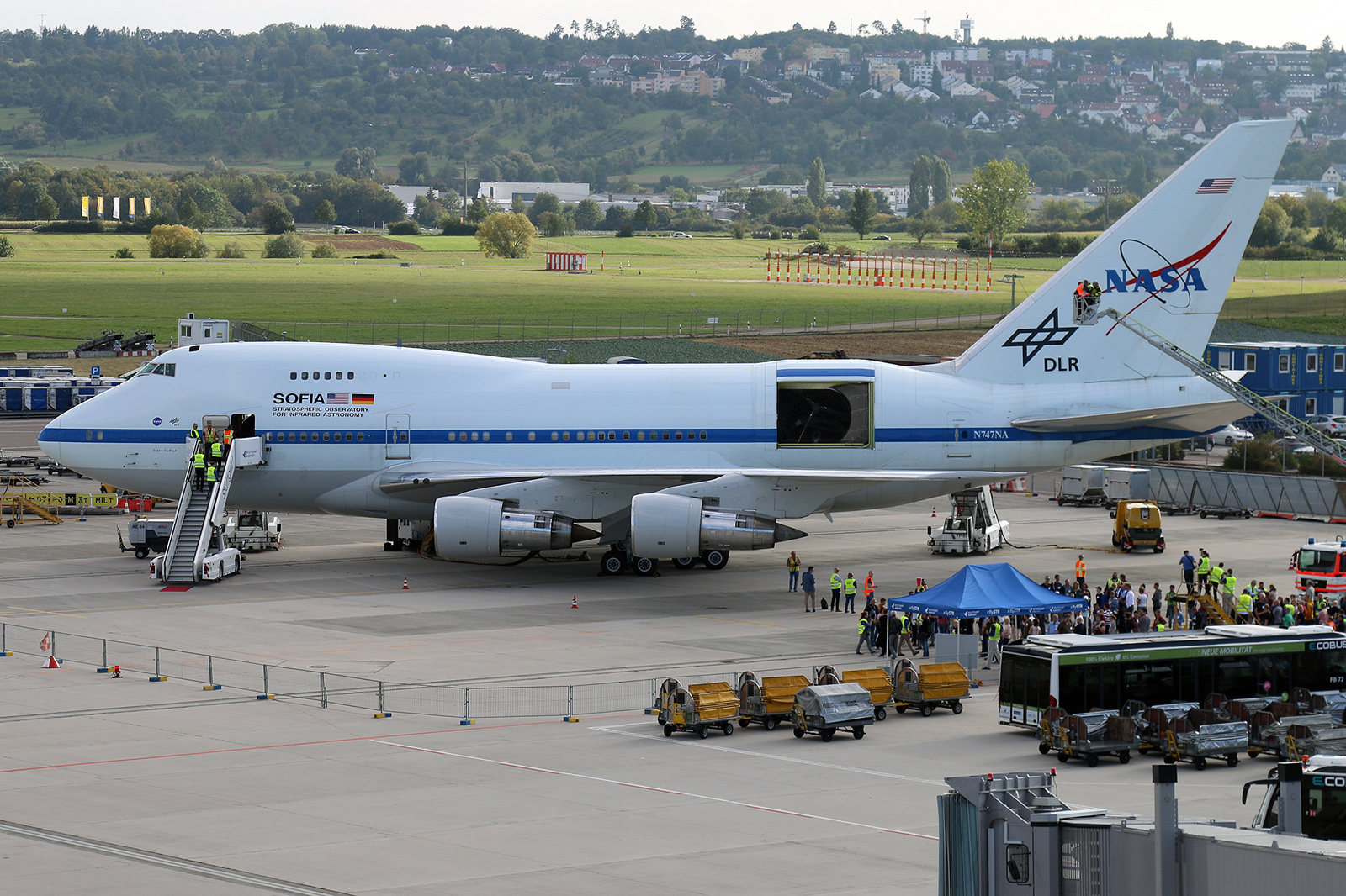 SOFIA ist eine umgebaute Boeing 747.