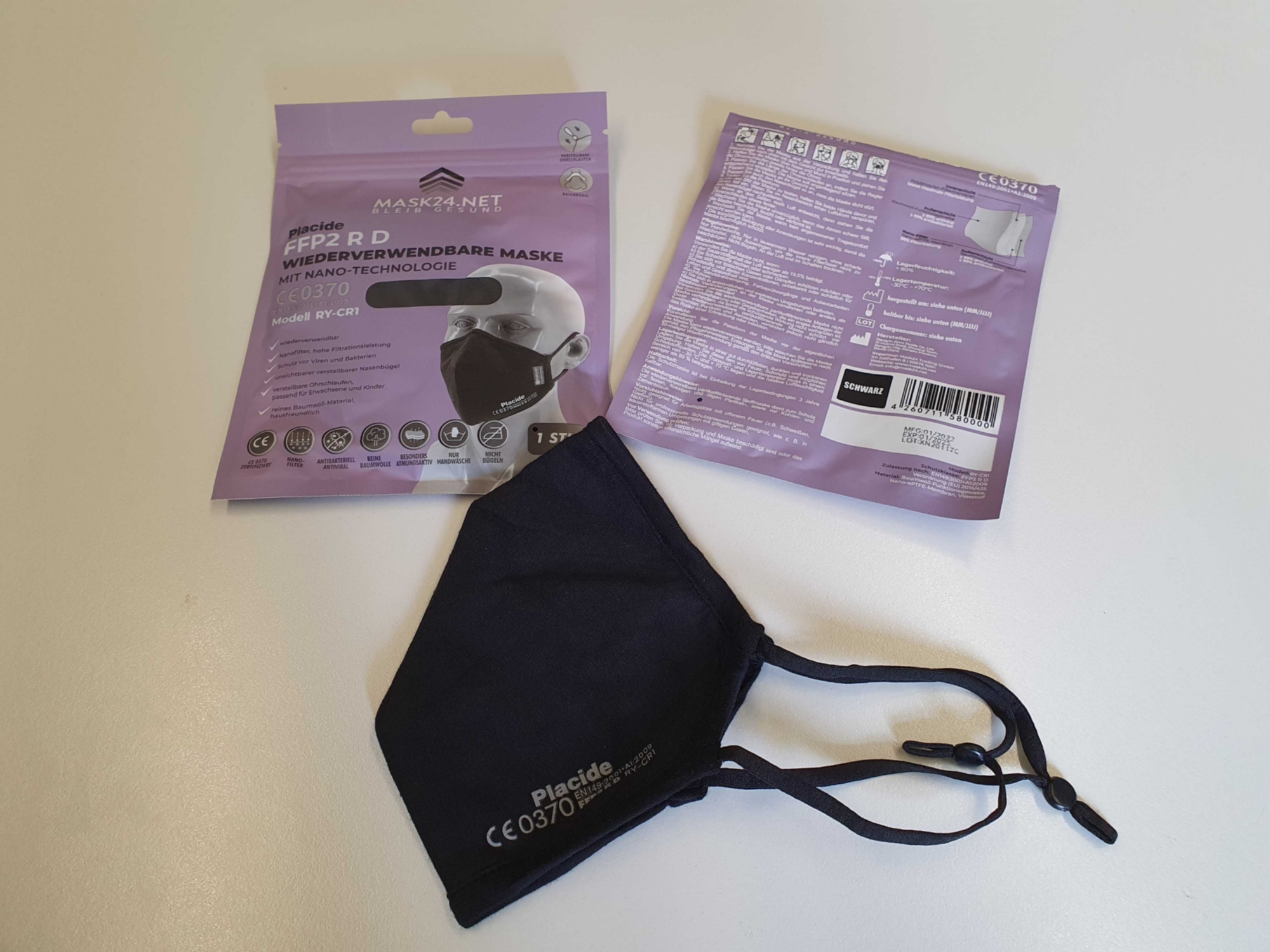 Eine textile, schwarze FFP2-Maske