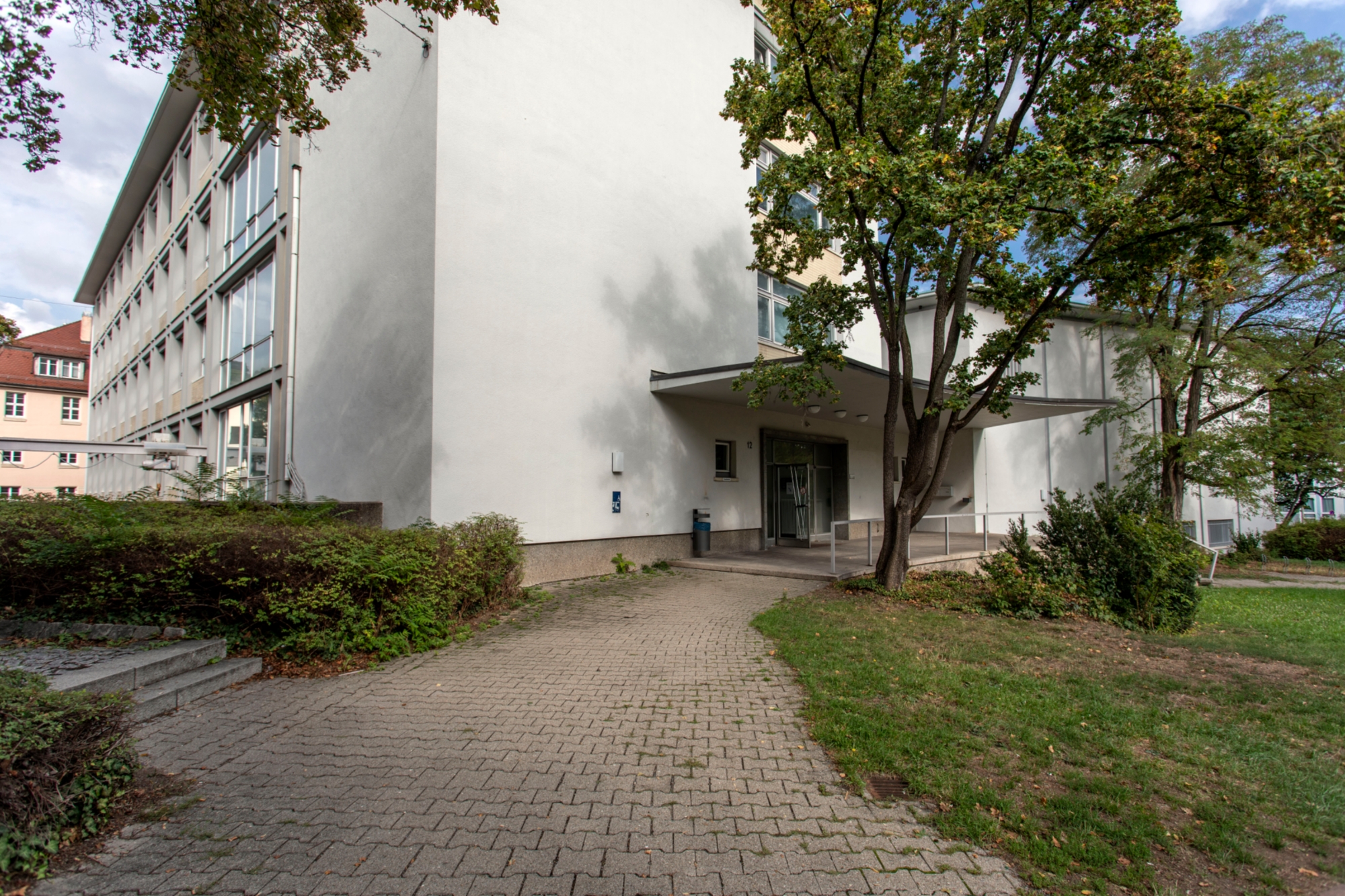 Azenbergstraße 12