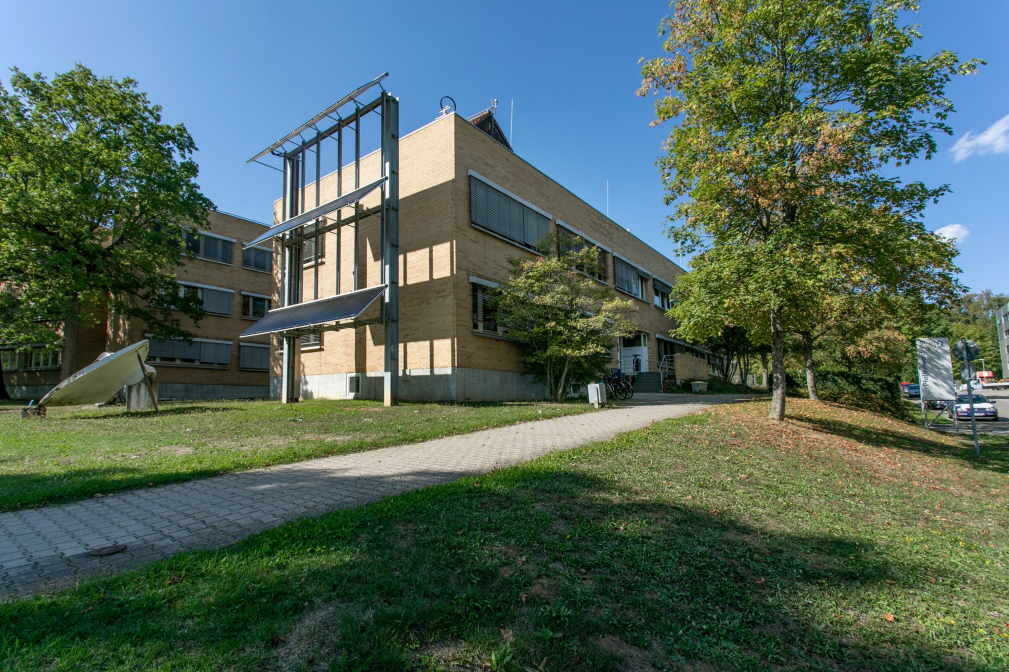 Gebäudeansicht Pfaffenwaldring 10