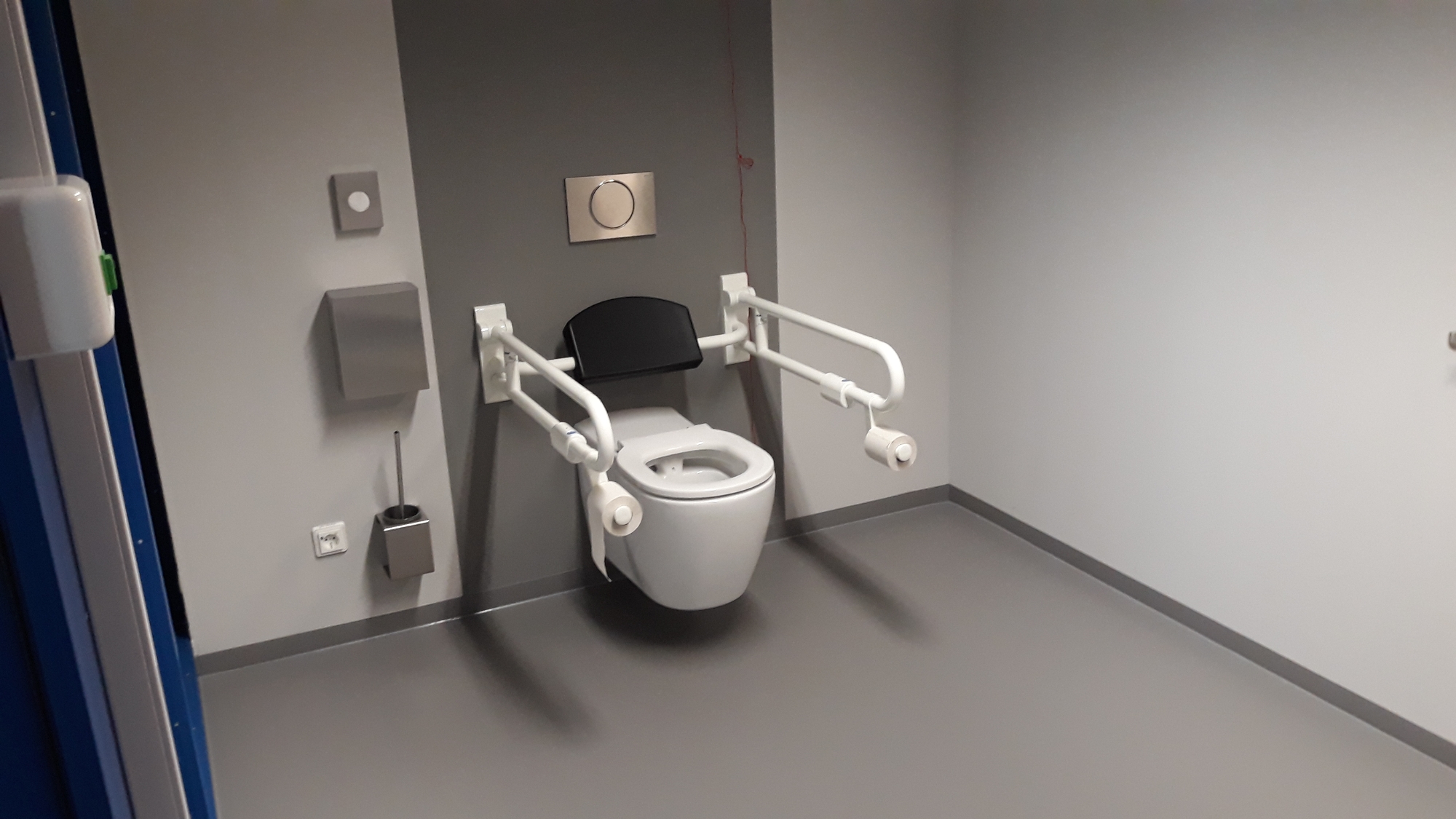 Pfaffenwaldring 57 barrierefreie Toilette