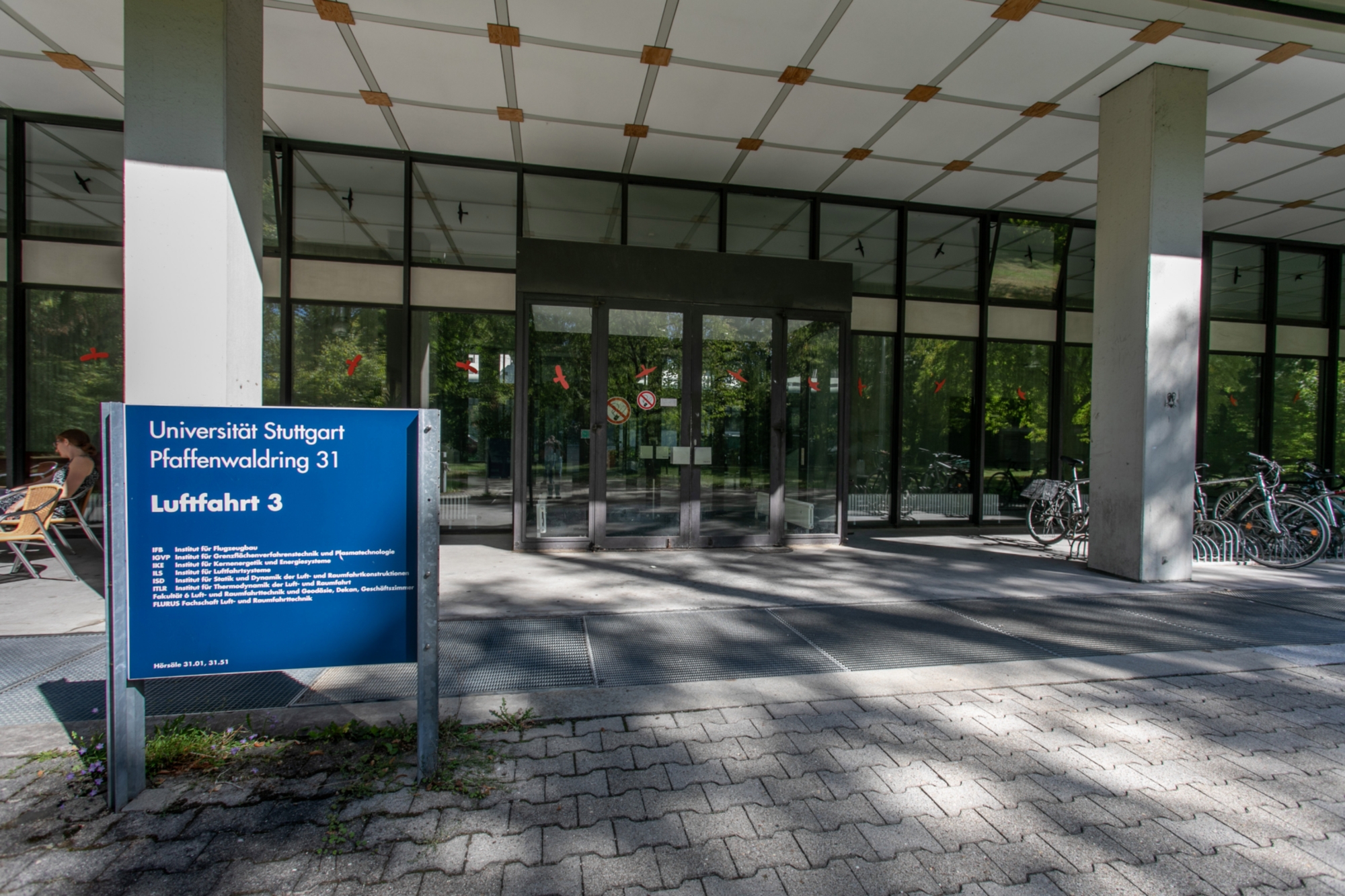 Haupteingang Pfaffenwaldring 31