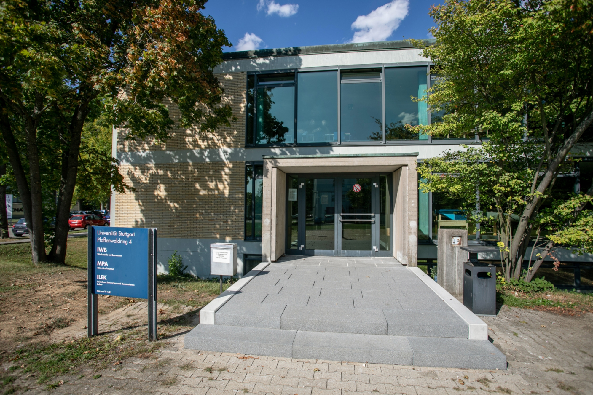 Haupteingang Pfaffenwaldring 4