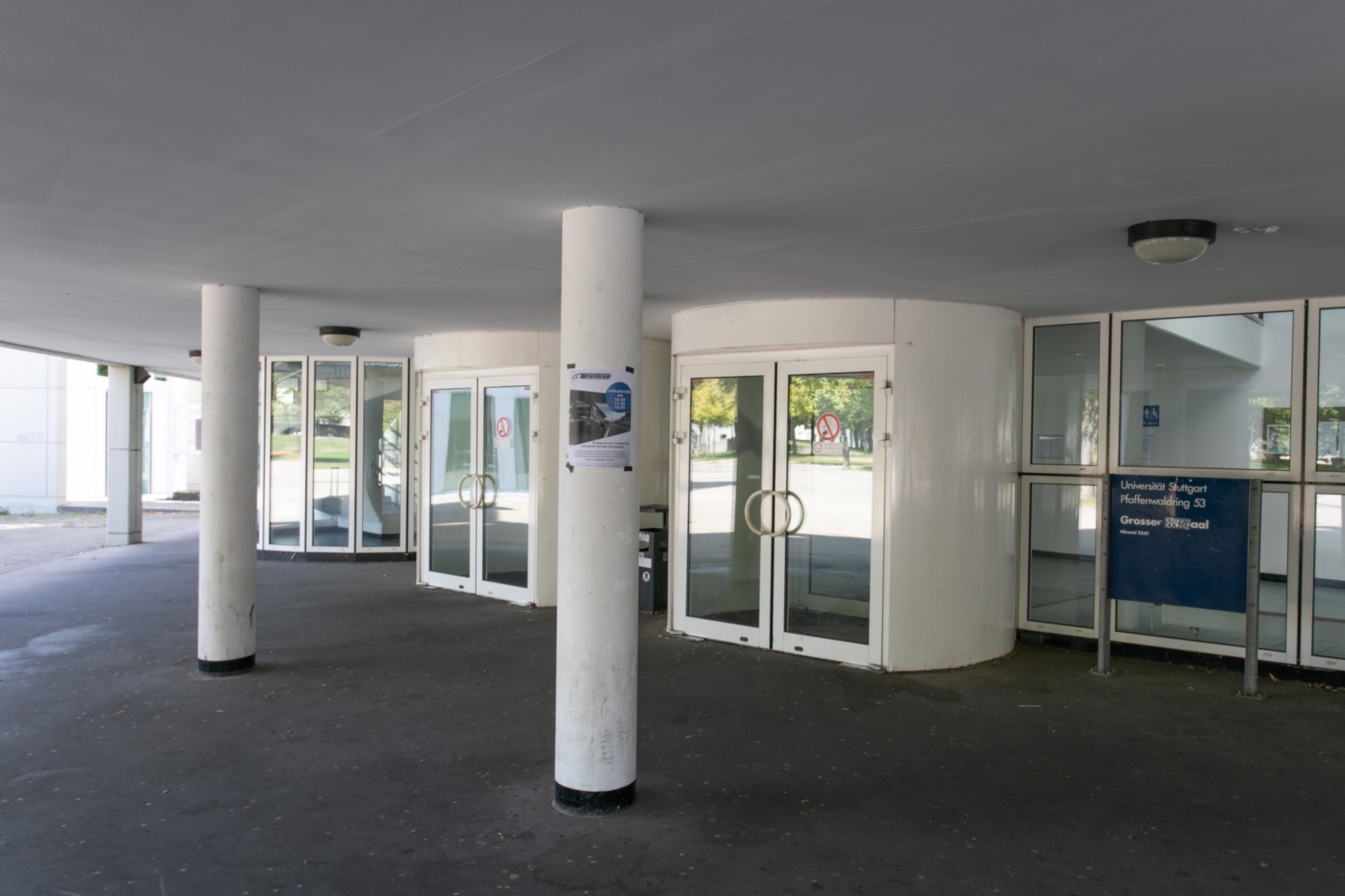 Haupteingang Pfaffenwaldring 53
